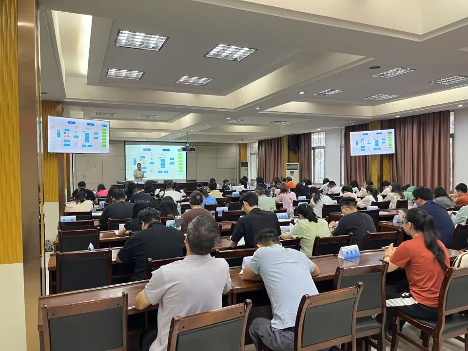 计支宝受邀为广西高职教师开展AI赋能工程专题培训