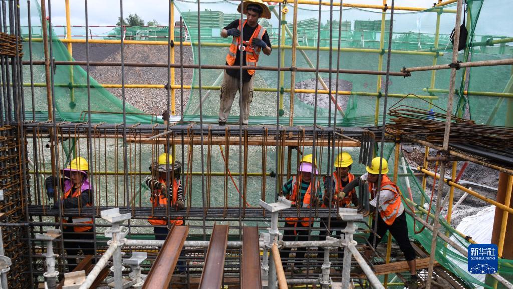 南玉高铁车站建设忙