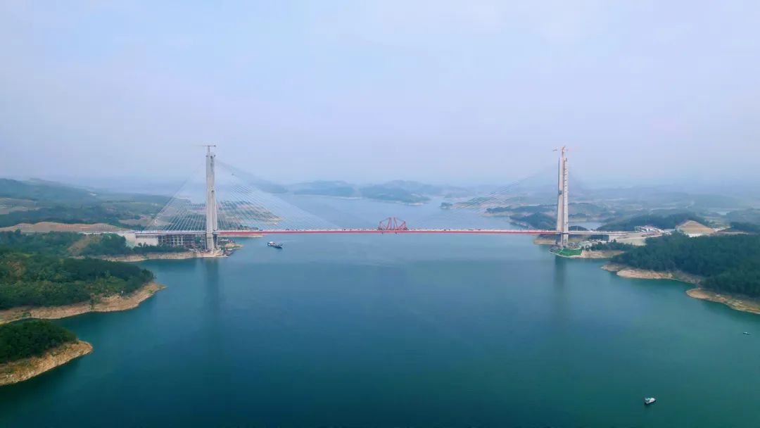 这种桥型全世界仅有三座，中国又一次突破纪录