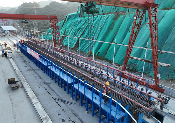 贵州纳赫高速公路桥梁工程进入上部结构施工阶段